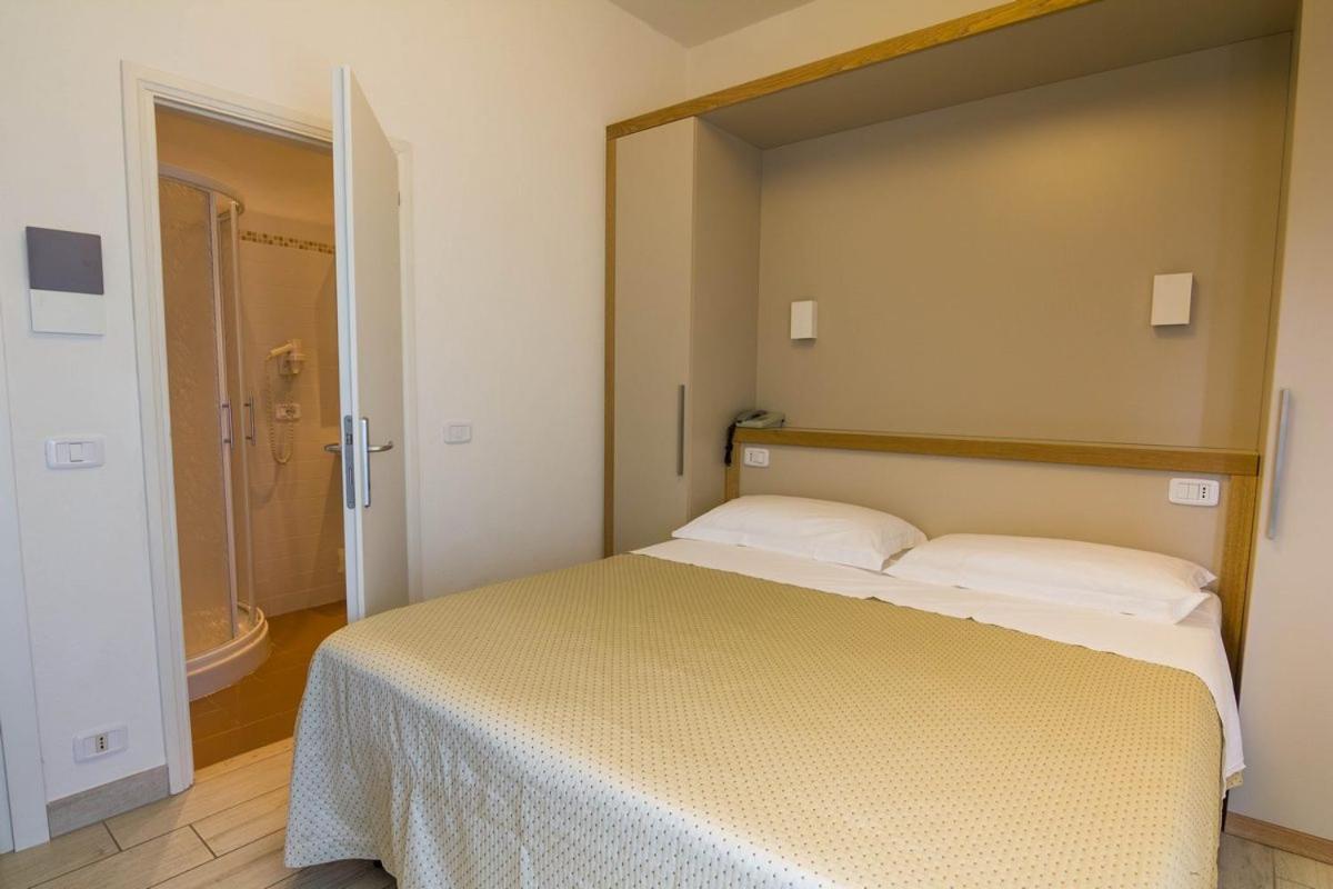 Hotel Mirella 卡斯蒂里昂纳·德拉佩 客房 照片