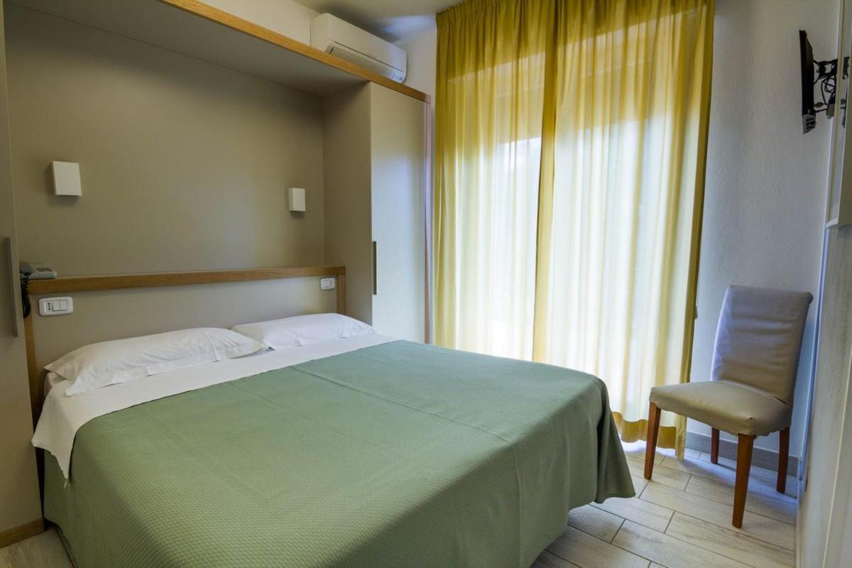 Hotel Mirella 卡斯蒂里昂纳·德拉佩 客房 照片