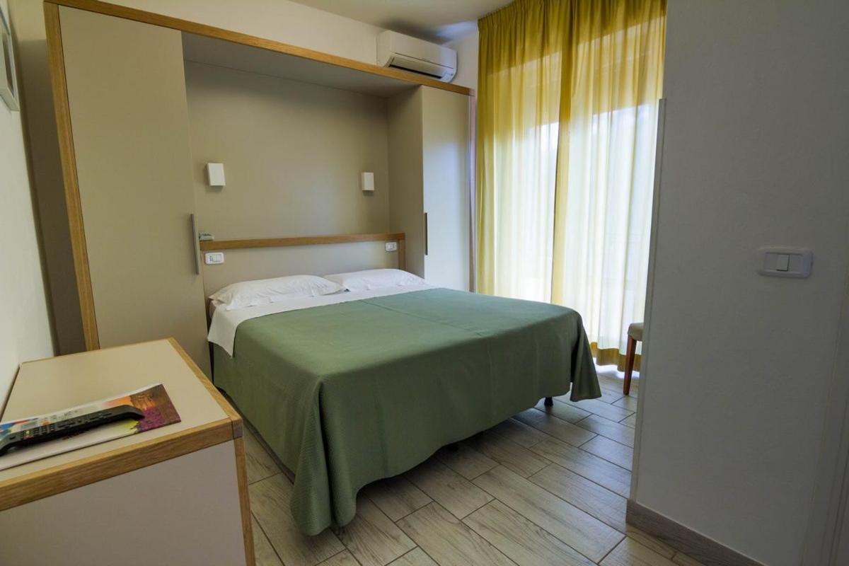 Hotel Mirella 卡斯蒂里昂纳·德拉佩 客房 照片