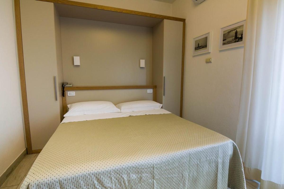 Hotel Mirella 卡斯蒂里昂纳·德拉佩 客房 照片