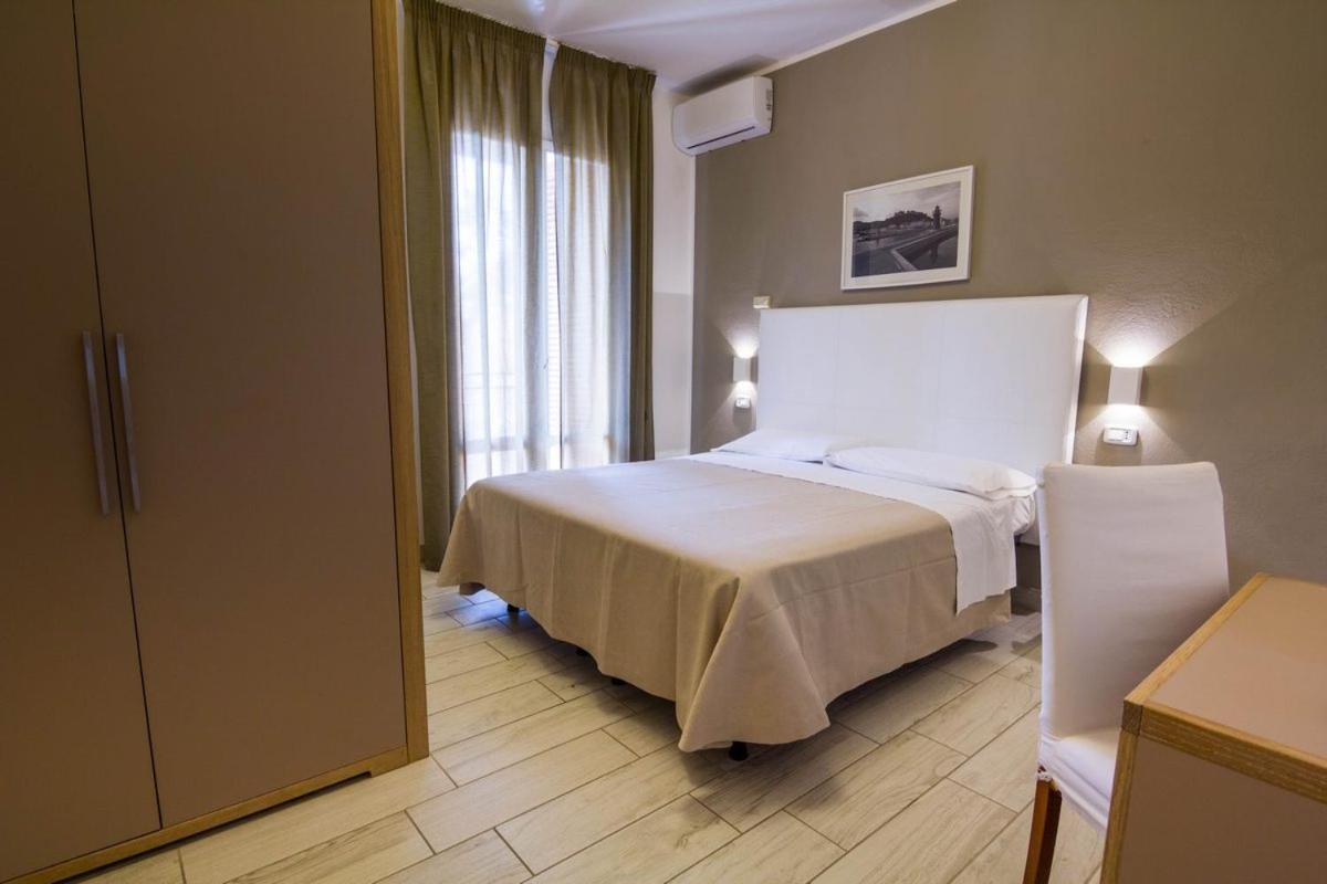 Hotel Mirella 卡斯蒂里昂纳·德拉佩 外观 照片